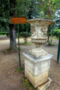 Urn - Villa Borghese - Rome, Italy - DSC05063