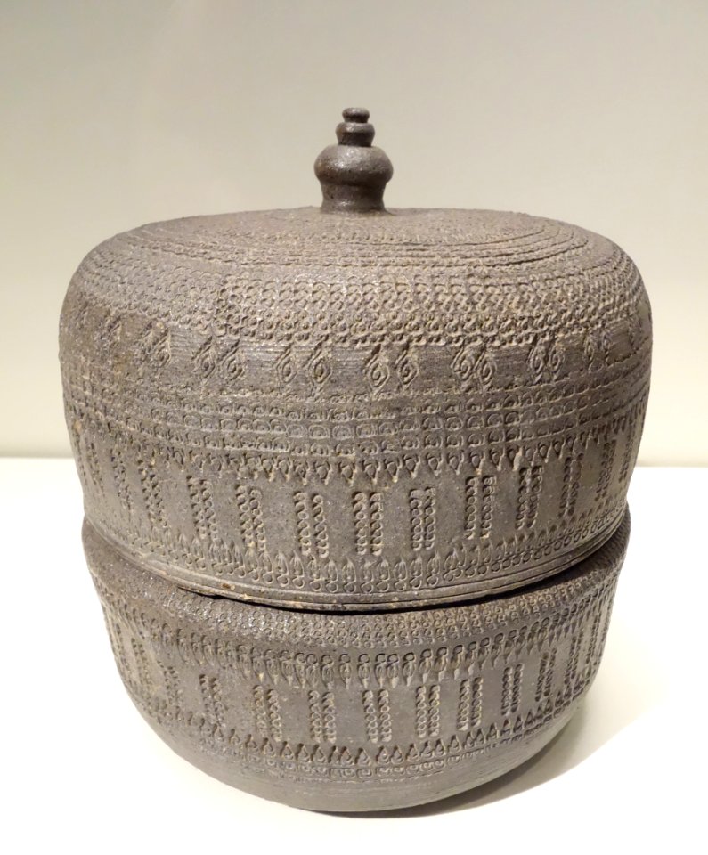 Urn, Korea, Unified Silla dynasty, approx. 700-900 AD, stoneware - Asian Art Museum of San Francisco - DSC01414