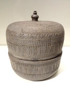 Urn, Korea, Unified Silla dynasty, approx. 700-900 AD, stoneware - Asian Art Museum of San Francisco - DSC01414