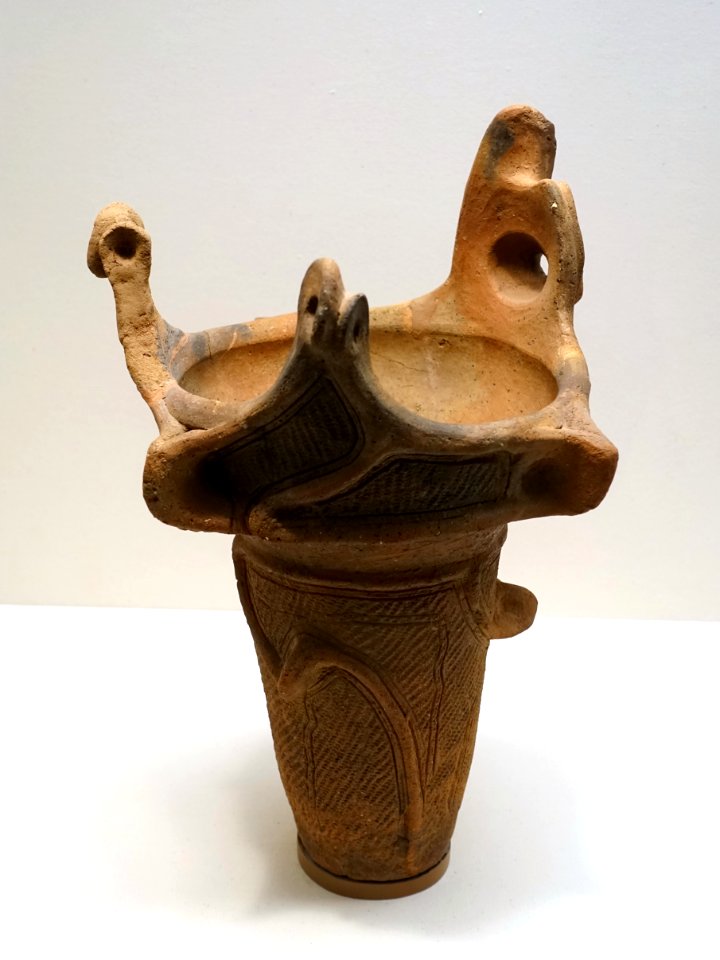 Urn, Japan, Jomon period, c. 2600 BC, pottery - Dallas Museum of Art - DSC05110