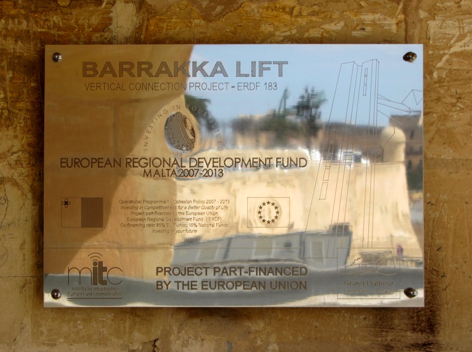 Upper Barrakka Lift Sign