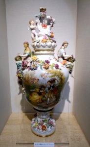 Urn, unidentified - Matsuoka Museum of Art - Tokyo, Japan - DSC07433