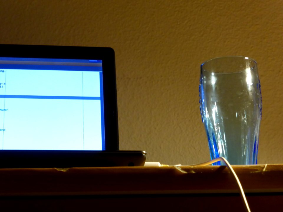 Unusual-viewpoint-glass-computer