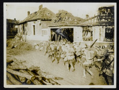 Up to the trenches, Bestanddeelnr 158-1077