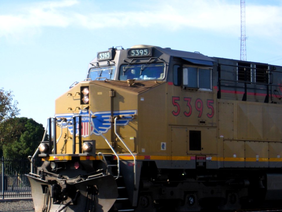 UP 5395 in Stockton 2329 01