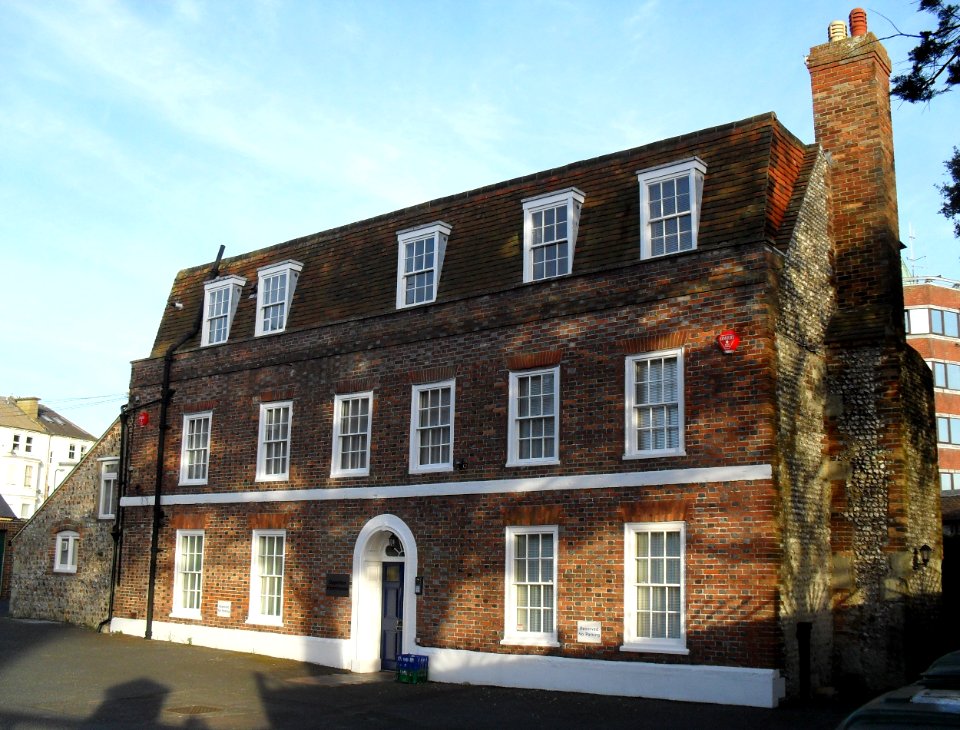 Upperton Farmhouse, Enys Road, Eastbourne (NHLE Code 1190370) (April 2011)