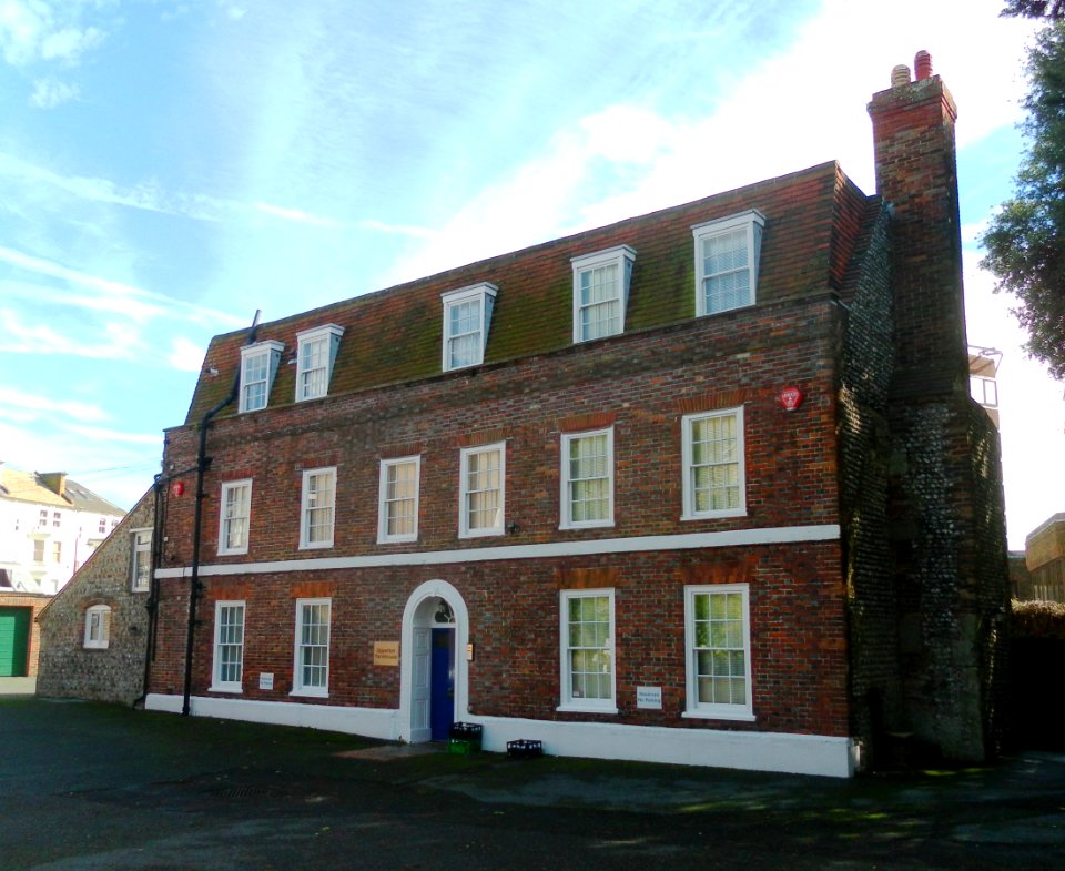 Upperton Farmhouse, Enys Road, Eastbourne (NHLE Code 1190370) (October 2012)