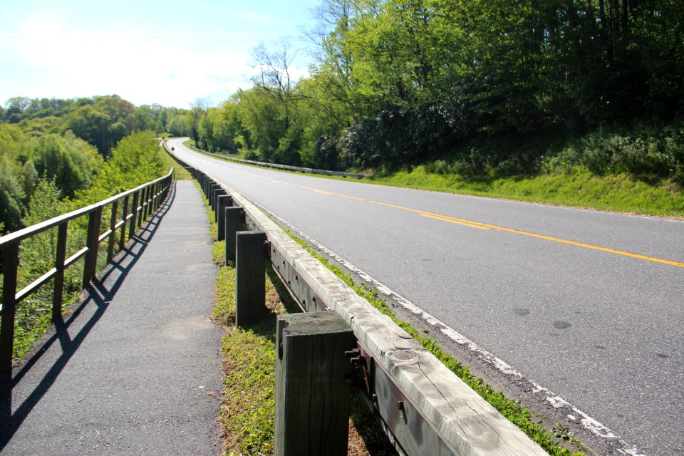 US 441 near Swinging Bridge Quiet Walkway, May 2017