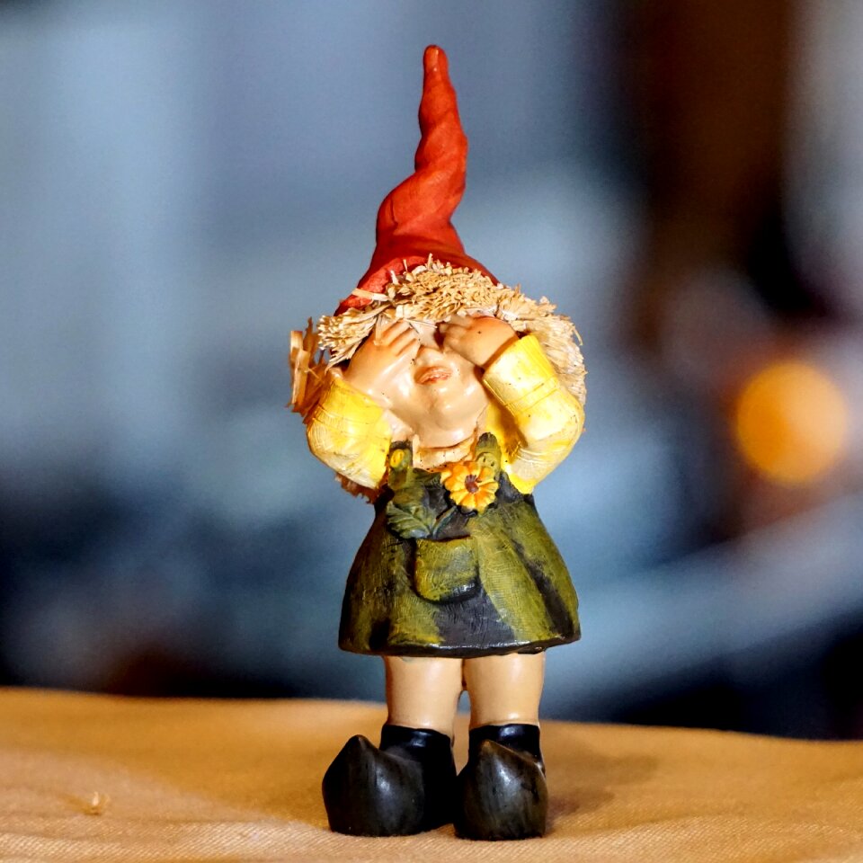 Miniature decoration attitude