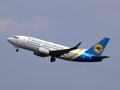 UR-GAK Ukraine International Airlines Boeing 737-5Y0 take-off 14july2013 pic1