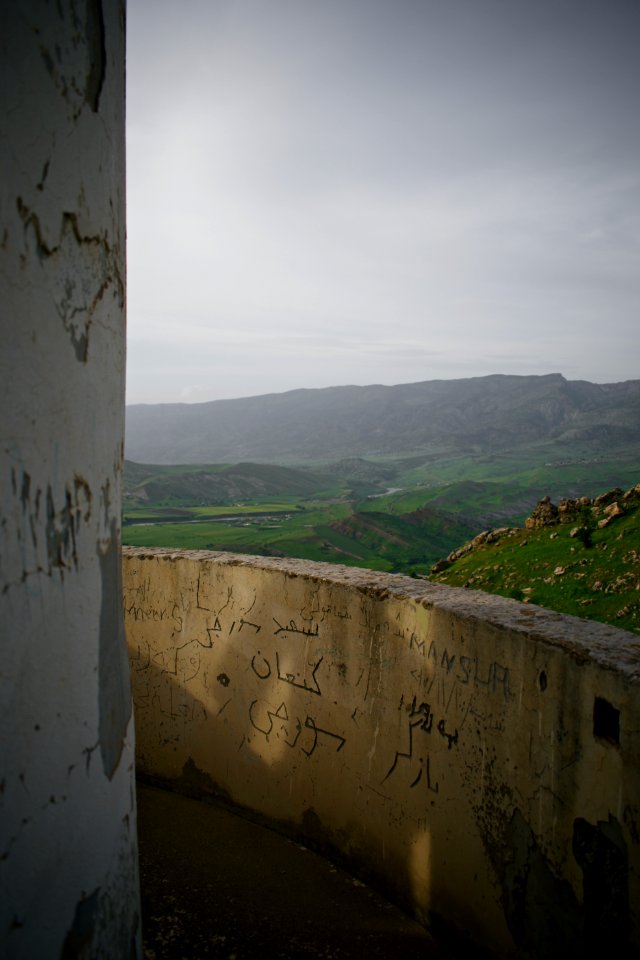 Views around the abandoned mosque behind Bekhma Dam 01