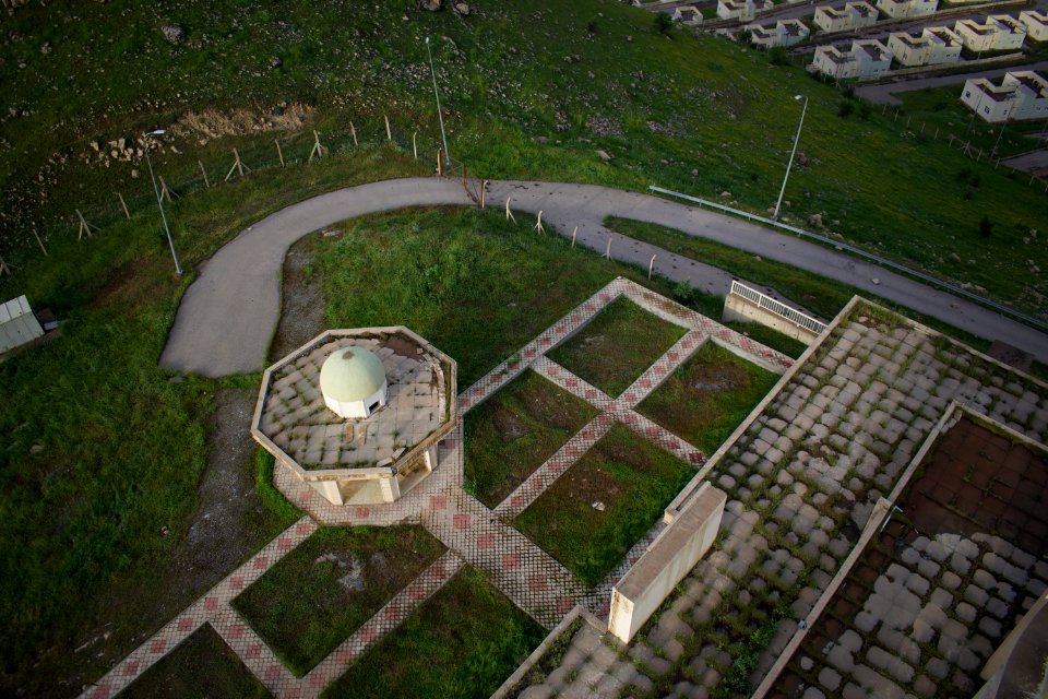 Views around the abandoned mosque behind Bekhma Dam 05
