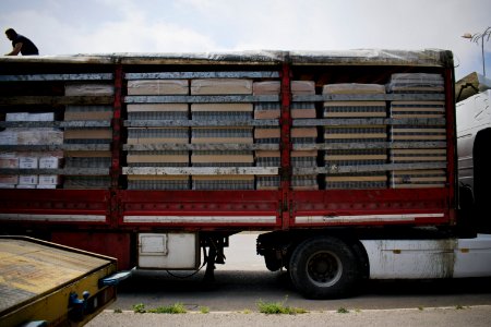 Views of a truck unloading in Shaqlawa 004