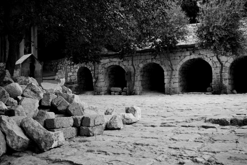 Views and details around Lalish, the holiest pilgrimage site for Ezidis 43