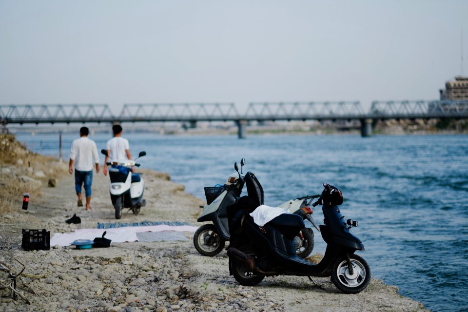 Views along the river Tigris in Mosul in 2019 when Moslawis go during the summer to cool down 01