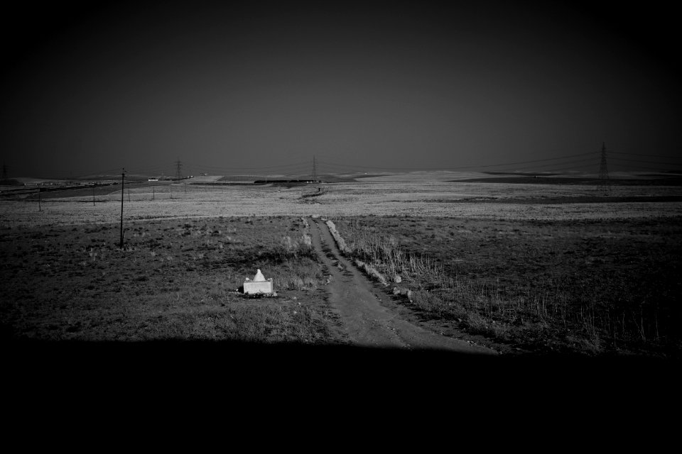 Views around the Ezidi shrine of Nishingaha Peroz (مزار نیشنگه‌ها پیروز) near Shekhan 15
