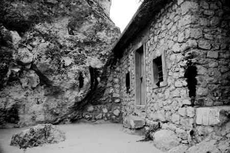 Views and details around Lalish 05