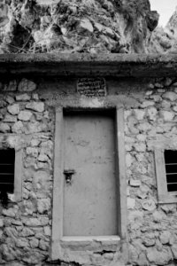 Views and details around Lalish 02