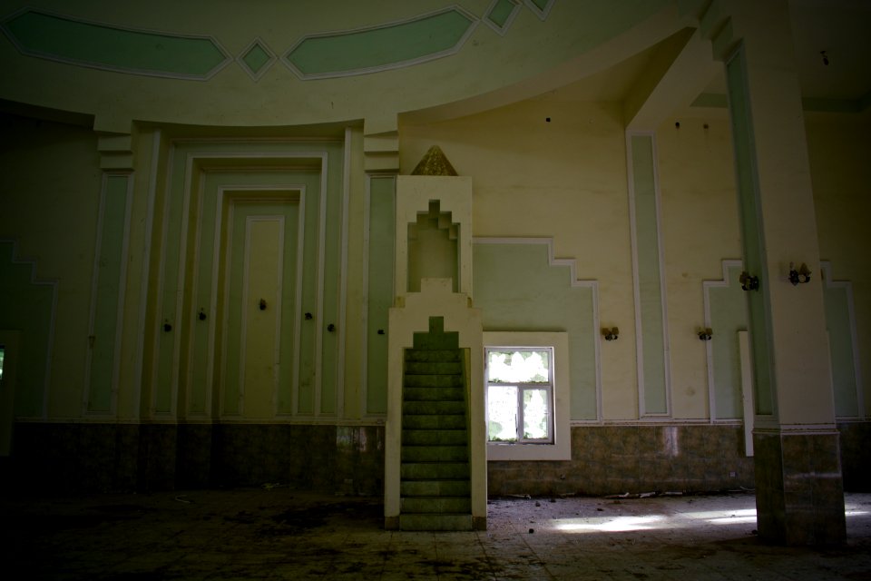 Views of the abandoned resort development behind Bekhma Dam 20