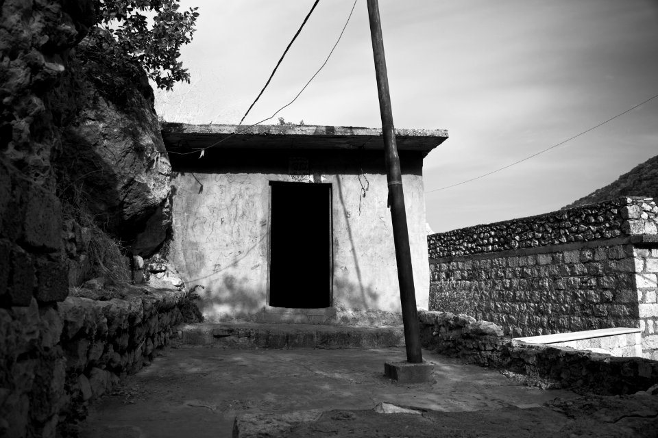 Views and details around Lalish 07