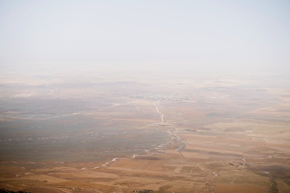 Views in June of 2019 of the north side of Sinjar mountain, as seen from the Ezidi shrine of Chil Mera 01