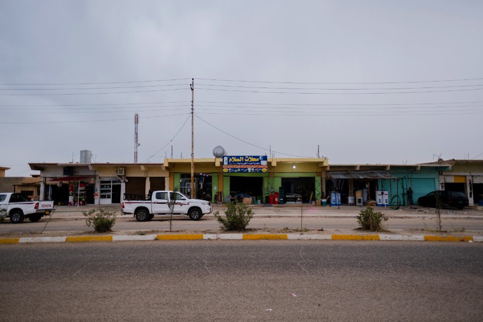 Views in May of 2019 around downtown Shingal at sunset 02
