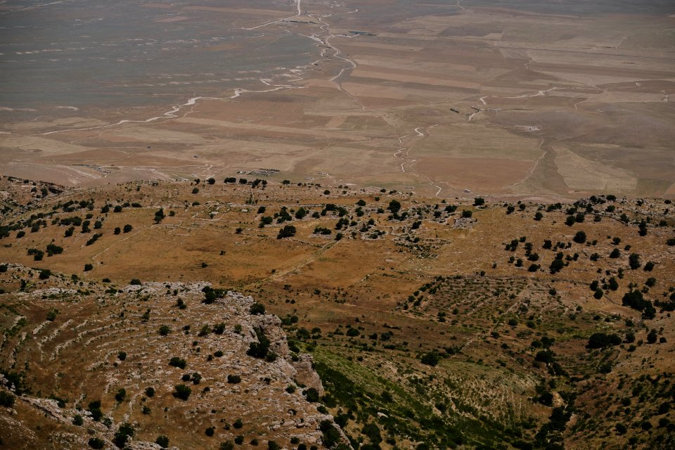 Views in June of 2019 of the north side of Sinjar mountain, as seen from the Ezidi shrine of Chil Mera 17