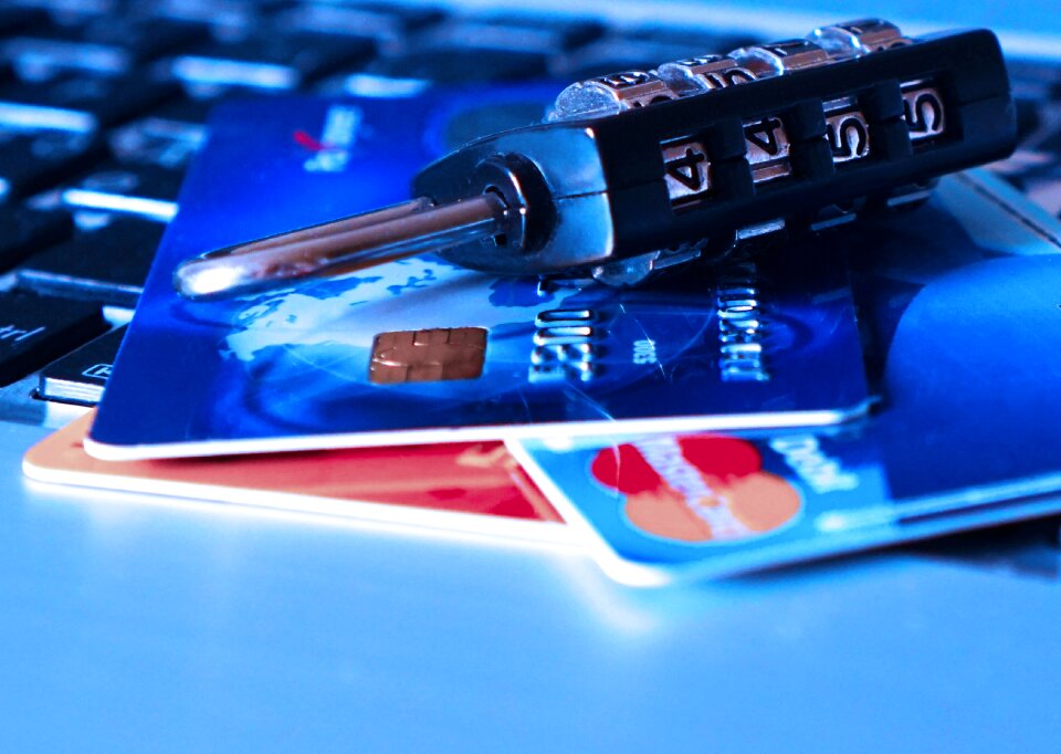 Charge card padlock identity