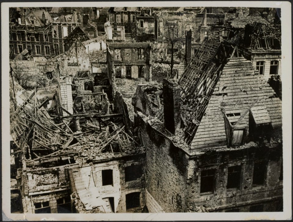 View of Arras which has been wrecked by Boche shells, Bestanddeelnr 158-1723
