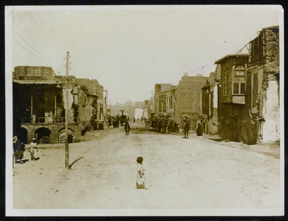View of Baghdads newest road, called Khalil Pasha Road. As the photograph shows, Bestanddeelnr 158-1566