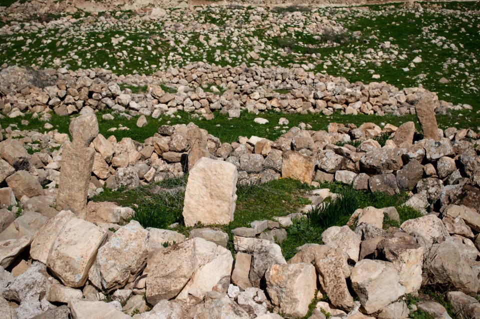Views around the river, mountains, cemetery, and Ottoman-era fort at Dween 03