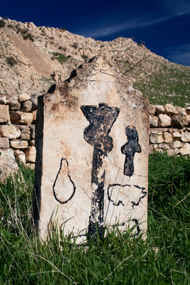 Views around the river, mountains, cemetery, and Ottoman-era fort at Dween 01