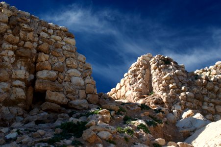 Views around the river, mountains, cemetery, and Ottoman-era fort at Dween 12