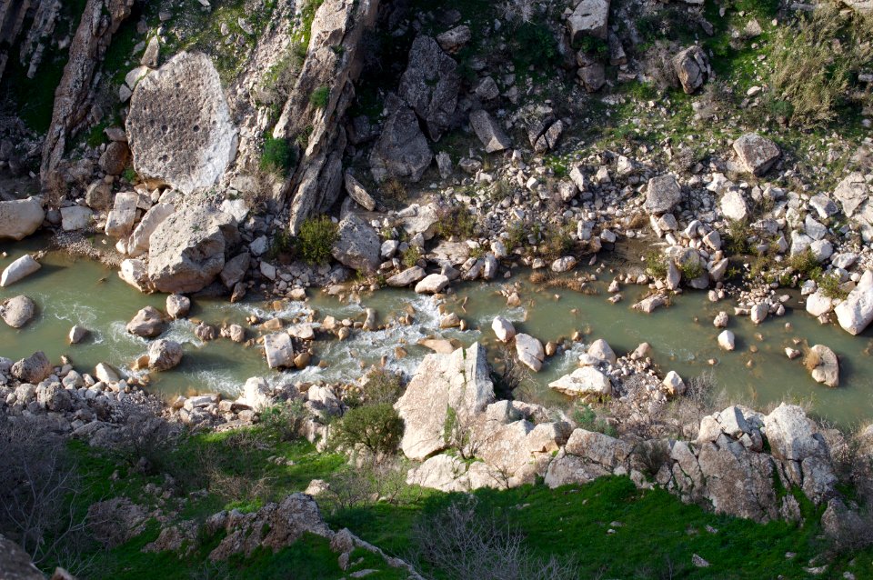 Views around the river, mountains, cemetery, and Ottoman-era fort at Dwin 23