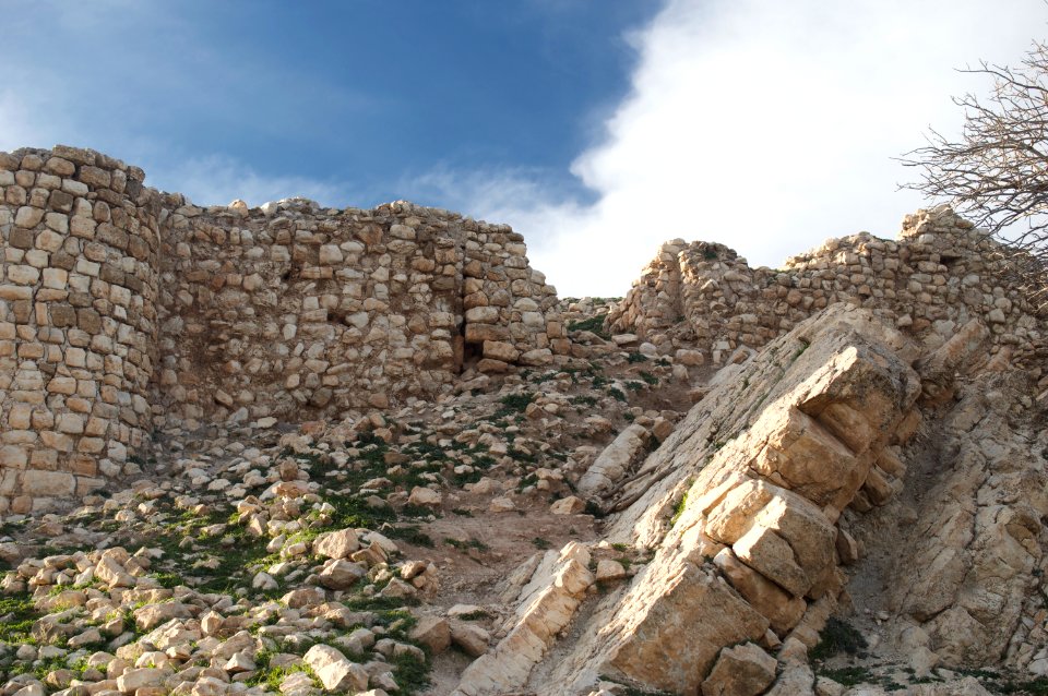 Views around the river, mountains, cemetery, and Ottoman-era fort at Dween 25
