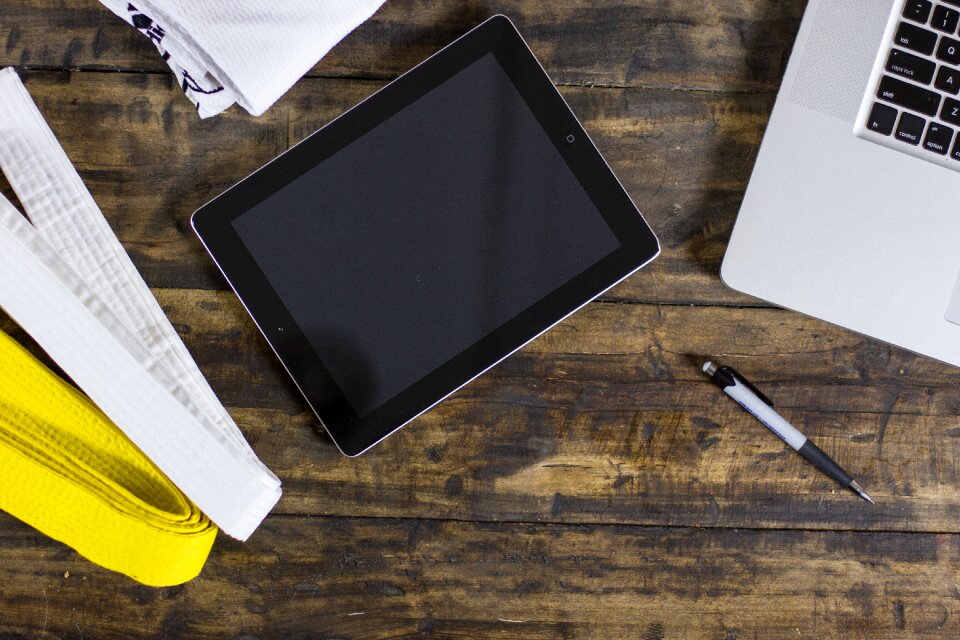 Desk marketing market