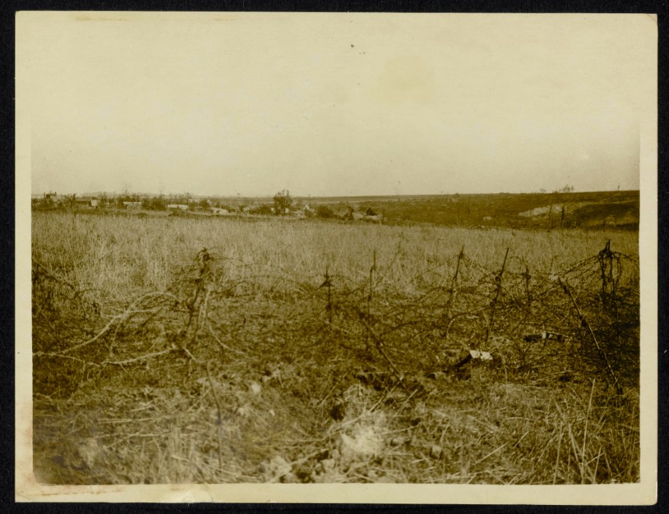 View of Combles from old German trench, Bestanddeelnr 158-1057