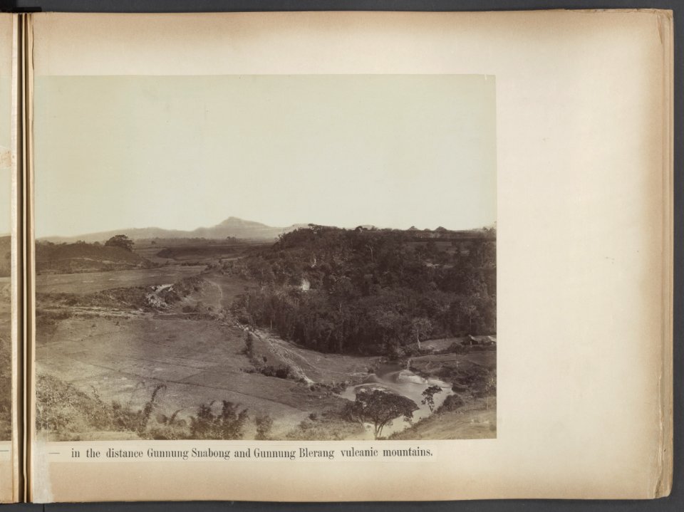 View of the Battak Plateau near Sebreya 4000 Feet above the sea, In the distance, Bestanddeelnr 815 32