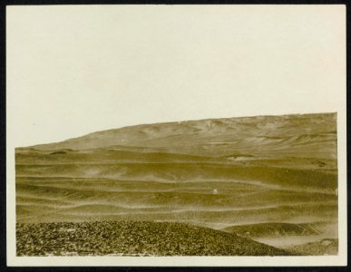 View of the desert near the Baharia Oasis, recently captured by British forces i, Bestanddeelnr 158-1529
