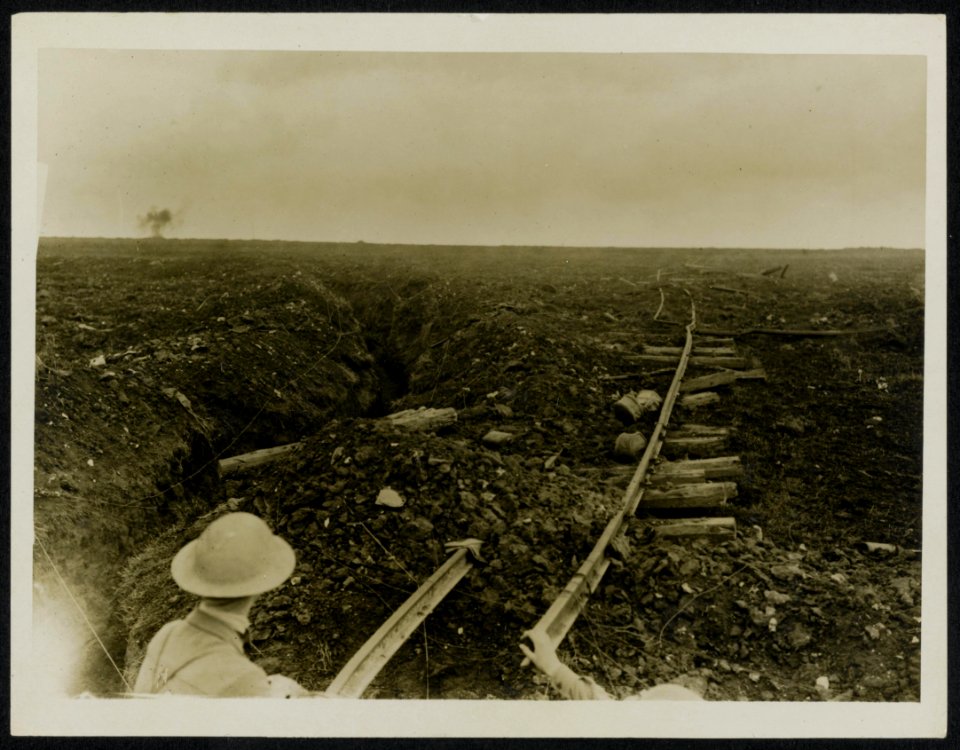 View of the battlefield just outside Pozières, Bestanddeelnr 158-0170