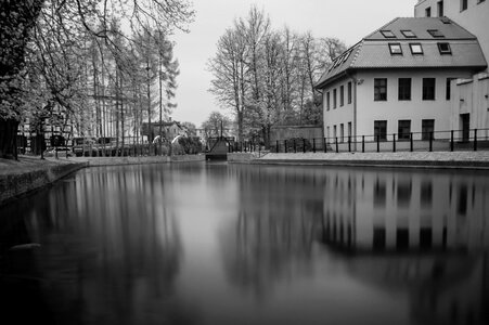 Water channel monuments