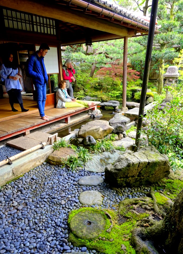 Viewing the garden - Nomura Samurai Family Residence - Nagamachi - Kanazawa, Japan - DSC00367