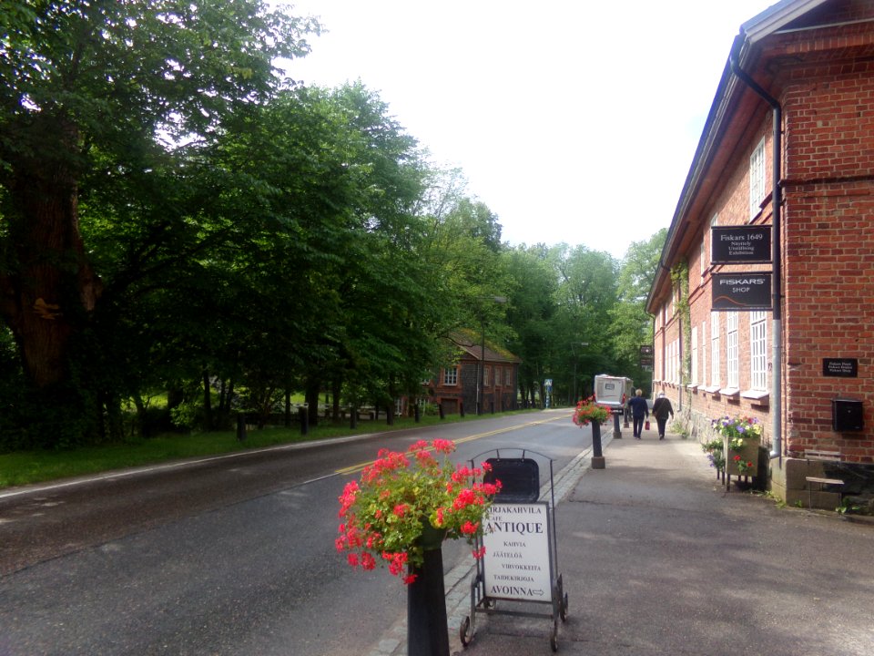 View south along Fiskarsvägen 1