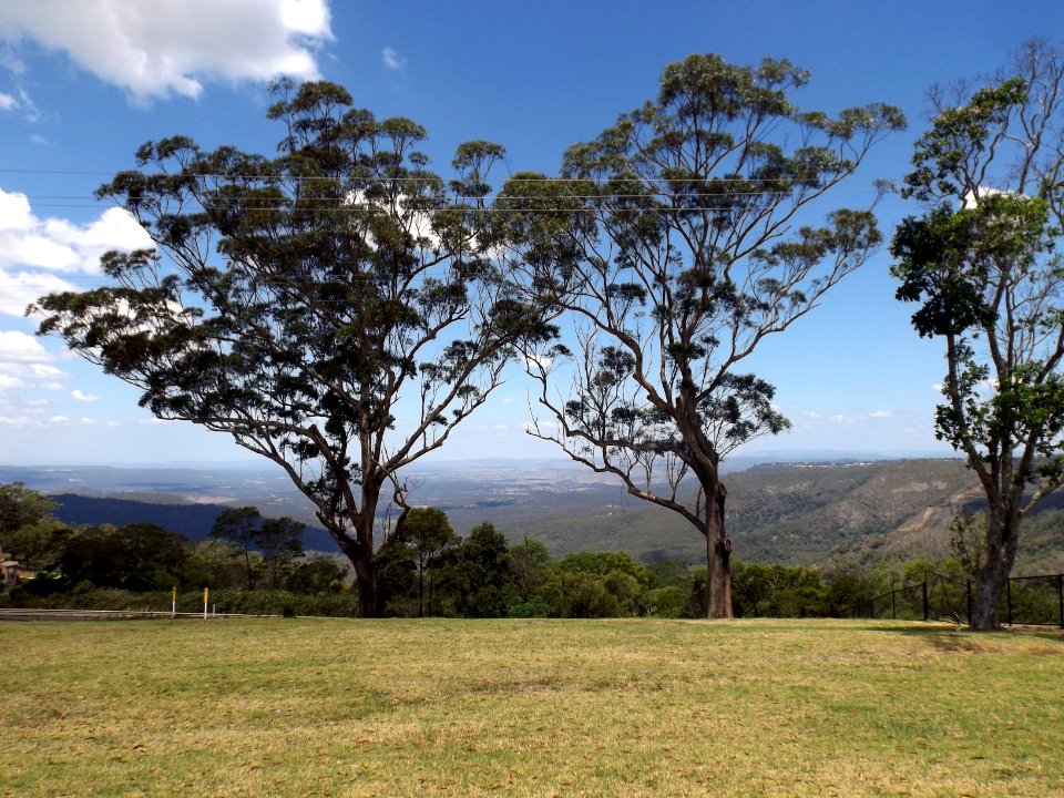 View southeastwards from Mount Kynoch