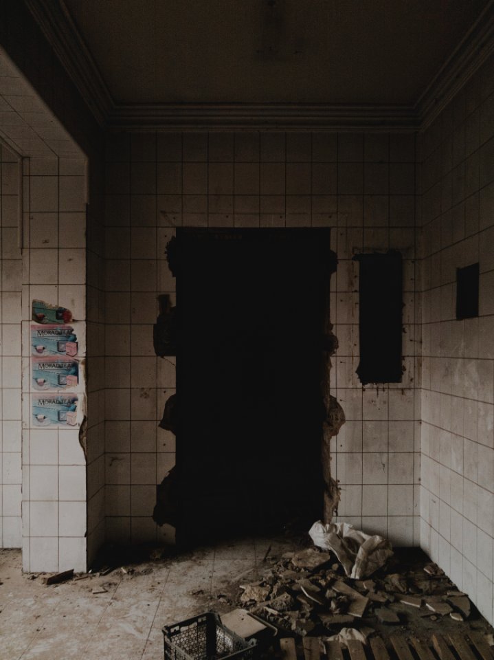 Views in April of 2019 of the castles of Saddam Hussein and his wife in the command center of Mosul 17