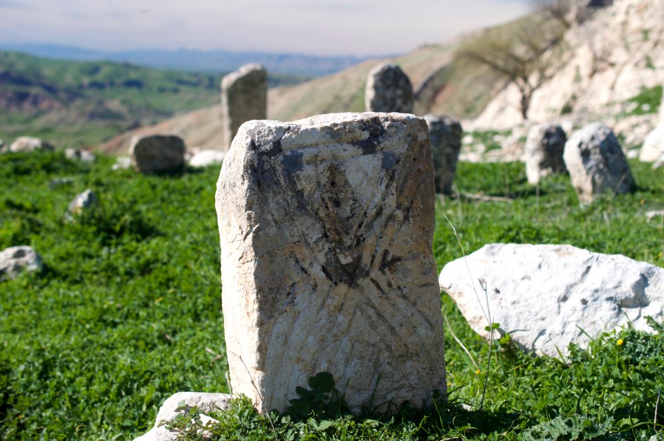 Views around Dween Castle, the cemetery and Ottoman-era fort at Dween village 01