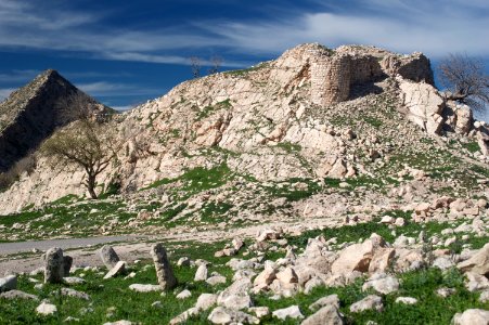 Views around the river, mountains, cemetery, and Ottoman-era fort at Dwin 10