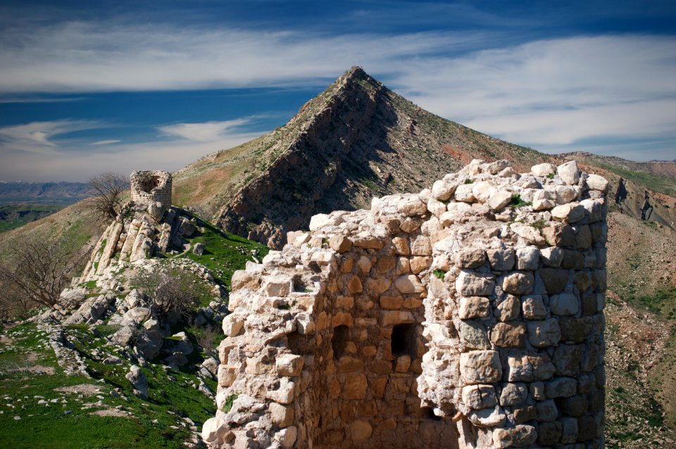 Views around the river, mountains, cemetery, and Ottoman-era fort at Dween 39