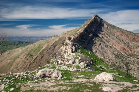 Views around the river, mountains, cemetery, and Ottoman-era fort at Dween 38