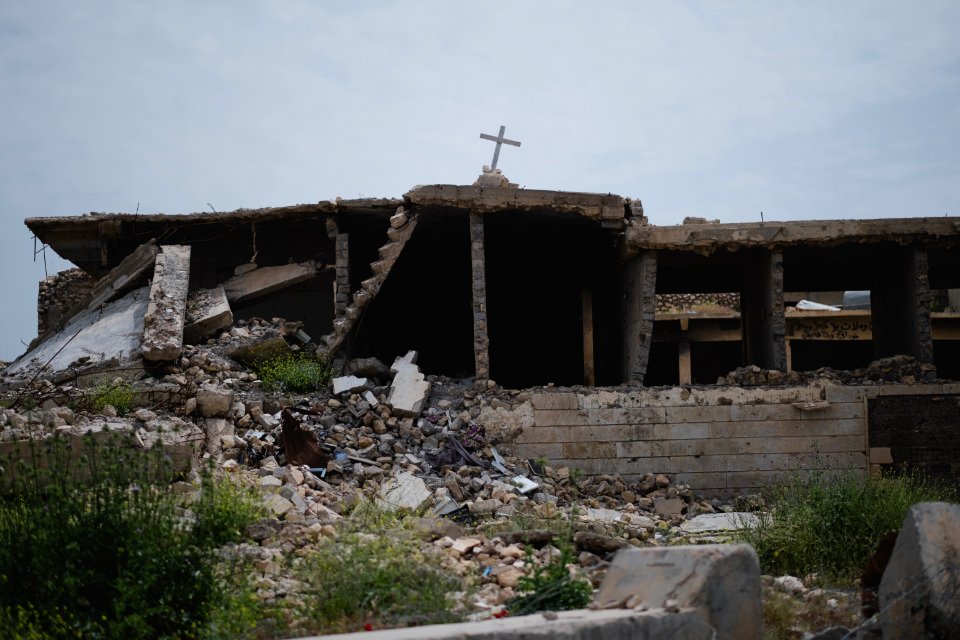 Views in April of 2019 around a ruined church in the ruins in the old city of Shingal 40